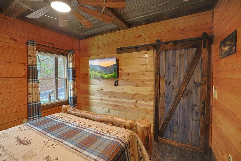 Rustic Modern Cabin With Hot Tub Near Rafting And Great Smokey Mountains Bryson City Zewnętrze zdjęcie
