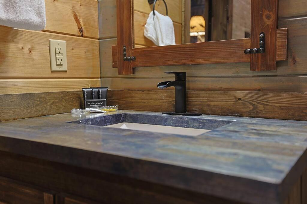 Rustic Modern Cabin With Hot Tub Near Rafting And Great Smokey Mountains Bryson City Zewnętrze zdjęcie