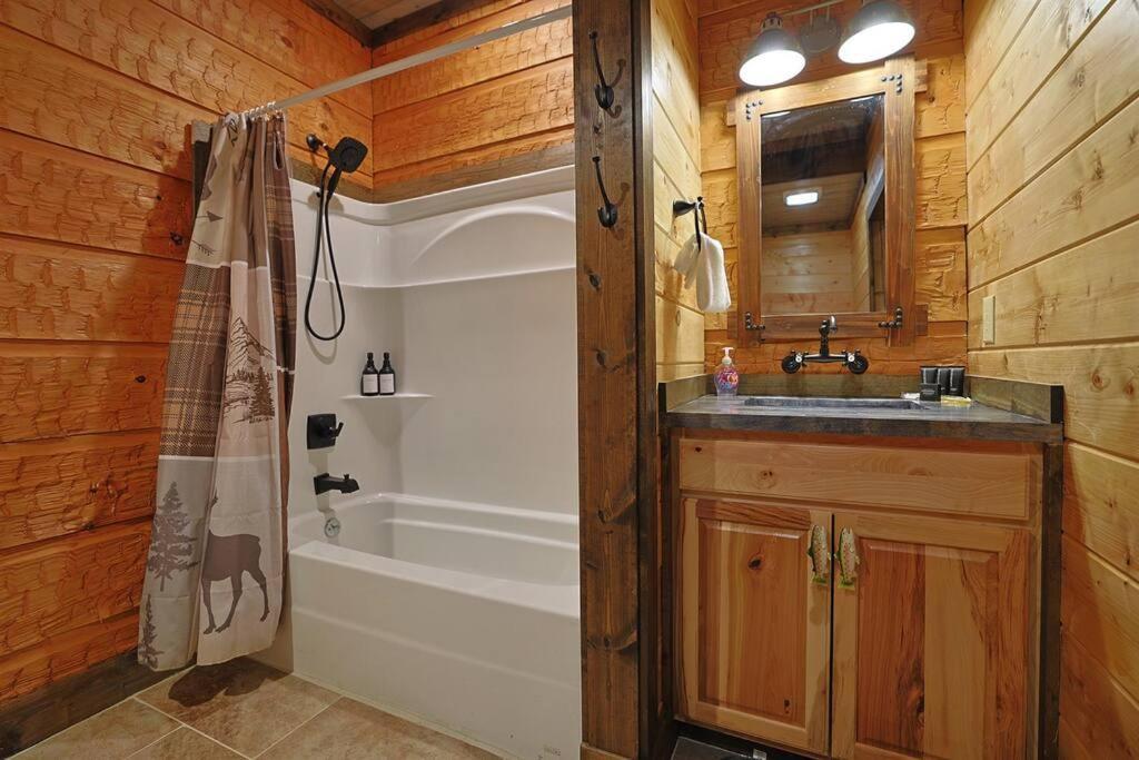 Rustic Modern Cabin With Hot Tub Near Rafting And Great Smokey Mountains Bryson City Zewnętrze zdjęcie